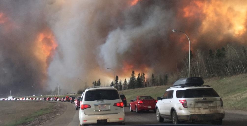 Landscape_view_of_wildfire_near_Highway_63_in_south_Fort_McMurray_(cropped)